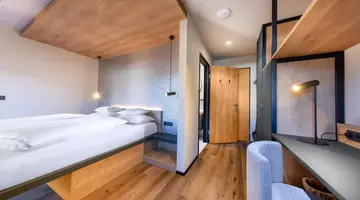 PEOPLE S HOTEL