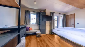 PEOPLE S HOTEL