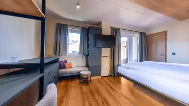 PEOPLE S HOTEL