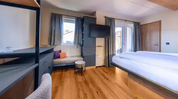 PEOPLES Hotel