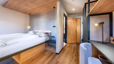 PEOPLES Hotel