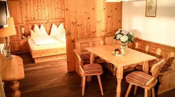 PEOPLES Hotel