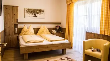 PEOPLES Hotel