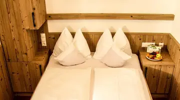 PEOPLES Hotel