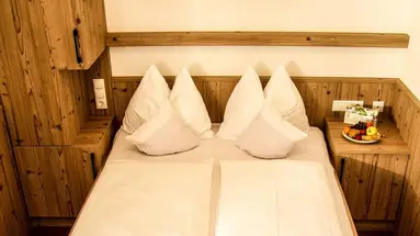 PEOPLES Hotel