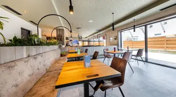 PEOPLES Hotel
