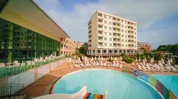 Perla Beach Club