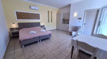 PERLA BEACH HOTEL APARTMENTS