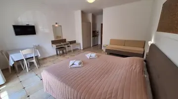 PERLA BEACH HOTEL APARTMENTS