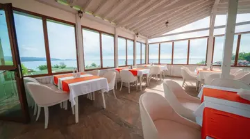 Perla Gold & Luxury Club
