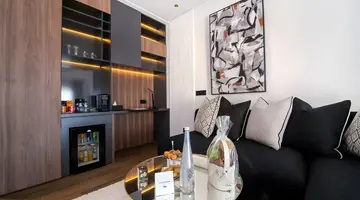 Petit Palace Suites Hotel