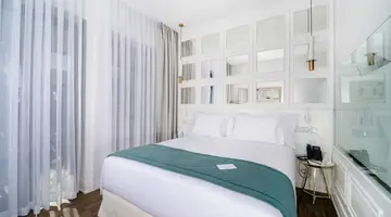 Petit Palace Suites Hotel