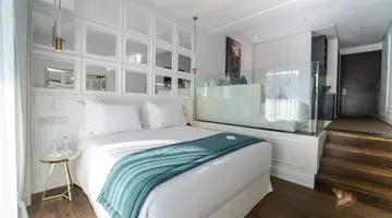 Petit Palace Suites Hotel