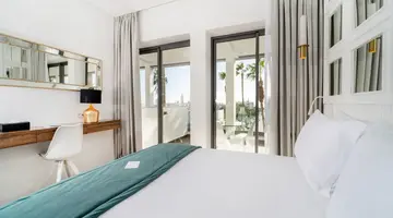 Petit Palace Suites Hotel