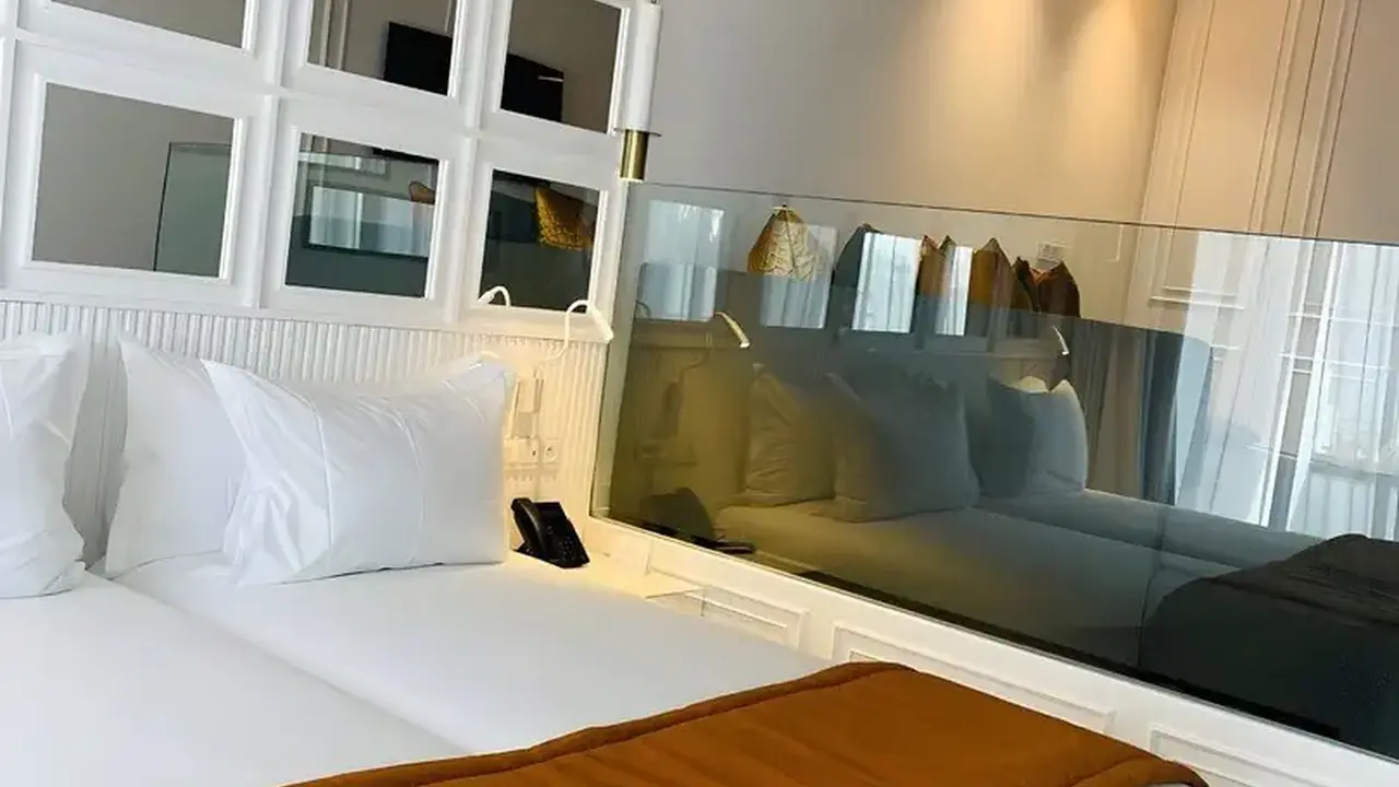 Petit Palace Suites Hotel