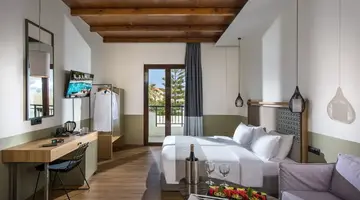 Petousis Hotel and Suites