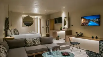Petousis Hotel and Suites