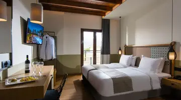 Petousis Hotel and Suites