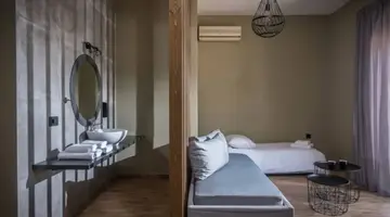 PETOUSIS HOTEL & SUITES