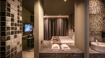 PETOUSIS HOTEL & SUITES