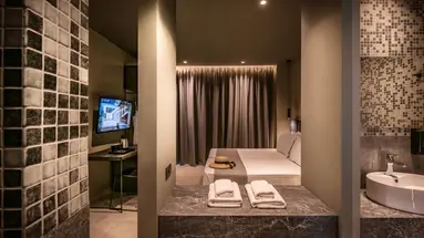 PETOUSIS HOTEL & SUITES