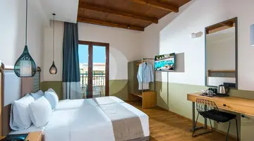 Petousis Hotel & Suites