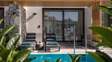 PETOUSIS HOTEL & SUITES