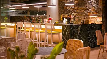Petousis Hotel & Suites