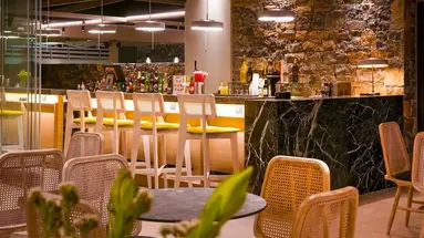 Petousis Hotel & Suites