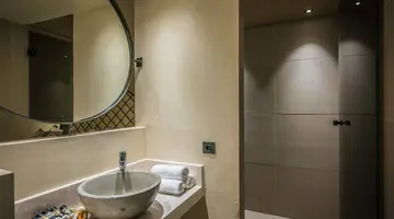 PETOUSIS HOTEL & SUITES