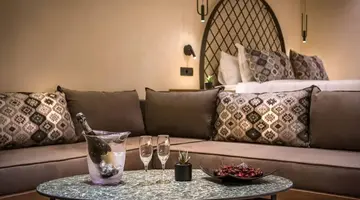 PETOUSIS HOTEL & SUITES