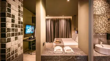 Petousis Hotel & Suites