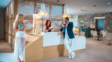 Petousis Hotel & Suites