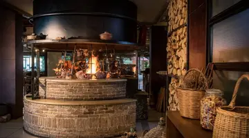 PETOUSIS HOTEL & SUITES