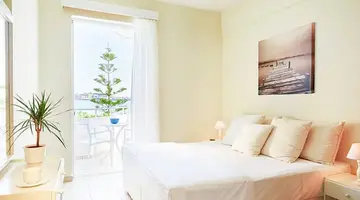 PETRADI BEACH LOUNGE HOTEL