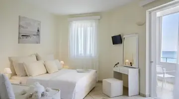 PETRADI BEACH LOUNGE HOTEL