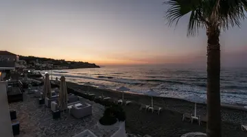 PETRADI BEACH LOUNGE HOTEL