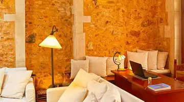 PETRADI BEACH LOUNGE HOTEL