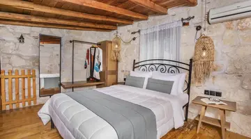 Petrino ECO Village