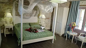 Petrino ECO Village