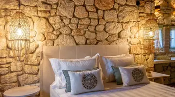 Petrino ECO Village