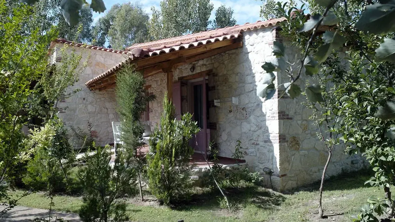 Petrino ECO Village