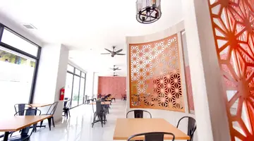 PHOENIX HOTEL KARON BEACH