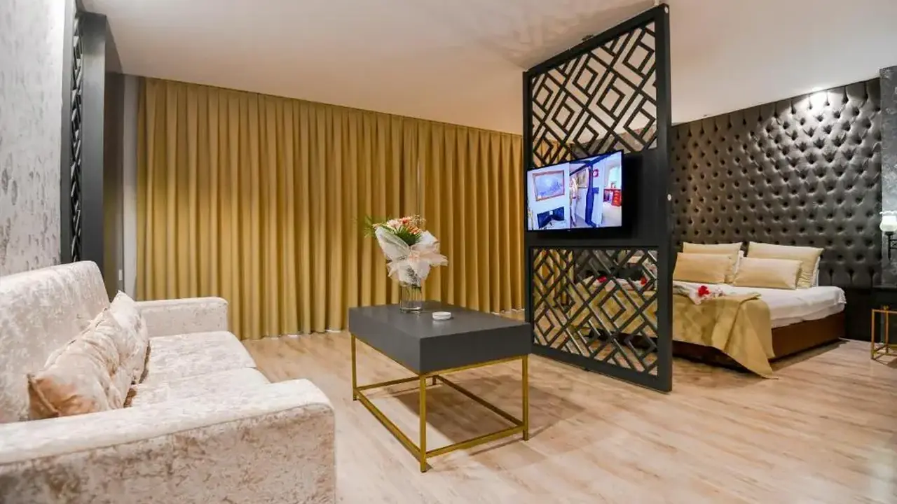 PIA BELLA HOTEL