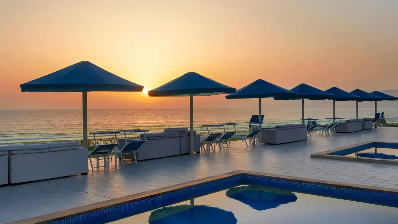 Pickalbatros White Beach Resort Adults Only+16