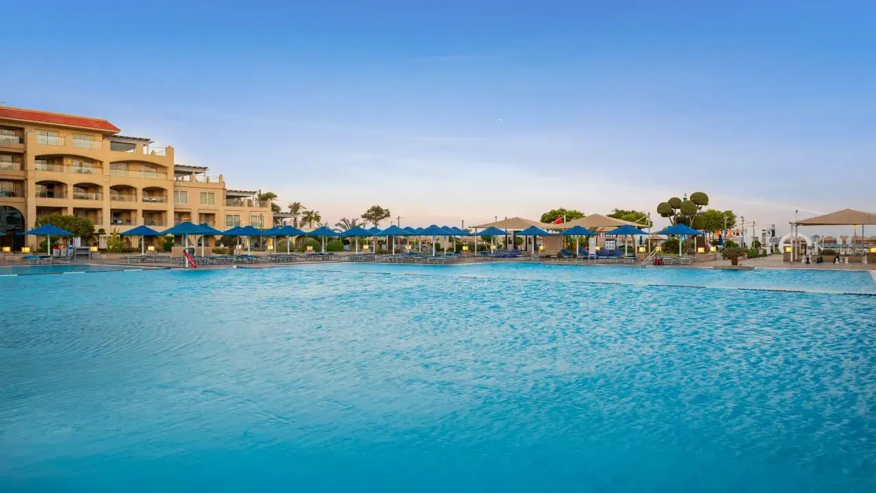 Pickalbatros White Beach Resort