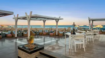 Pickalbatros White Beach Resort