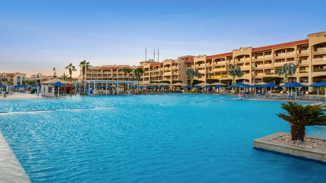 Pickalbatros White Beach Resort