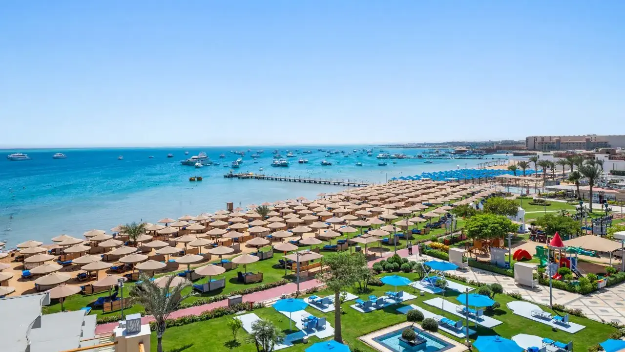 Pickalbatros White Beach Resort