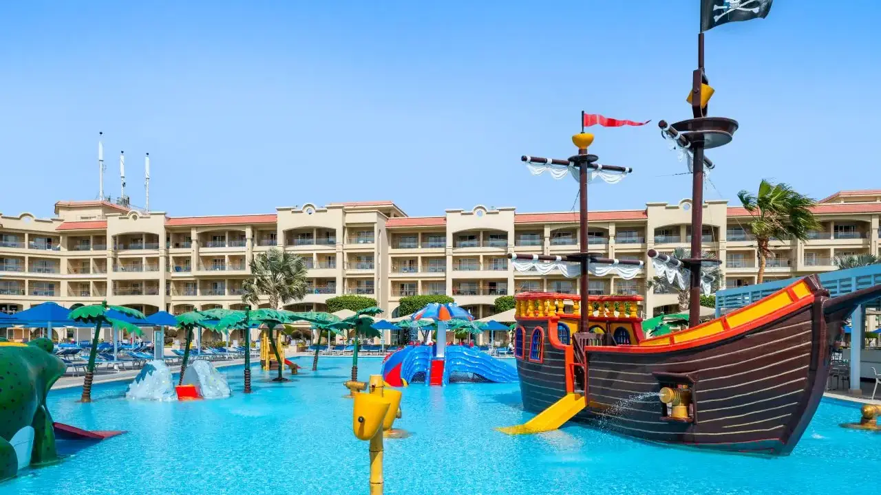 Pickalbatros White Beach Resort